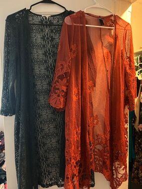 ⭐️Daytrip Small ⭐️Maurice’s Med NWOTSheer Lace Kimono Cardigans - Black & Rust